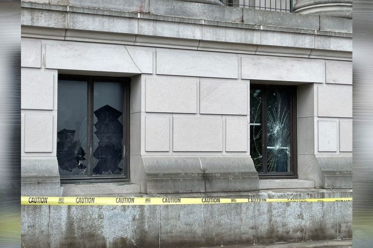 Man arrested after shattering 13 windows at WA Capitol, authorities say