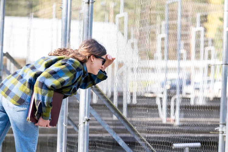 Rep. Gluesenkamp Perez visits Skamania Hatchery after concerns over its closure in April.